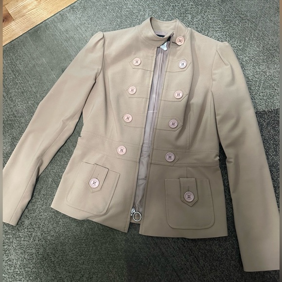 EUC 1990’s Vintage BeBe 2 piece Suit. Beautiful camel color.Size 6/8 - Picture 8 of 16